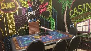 Live French Roulette wheel and betting layout at hsowin table